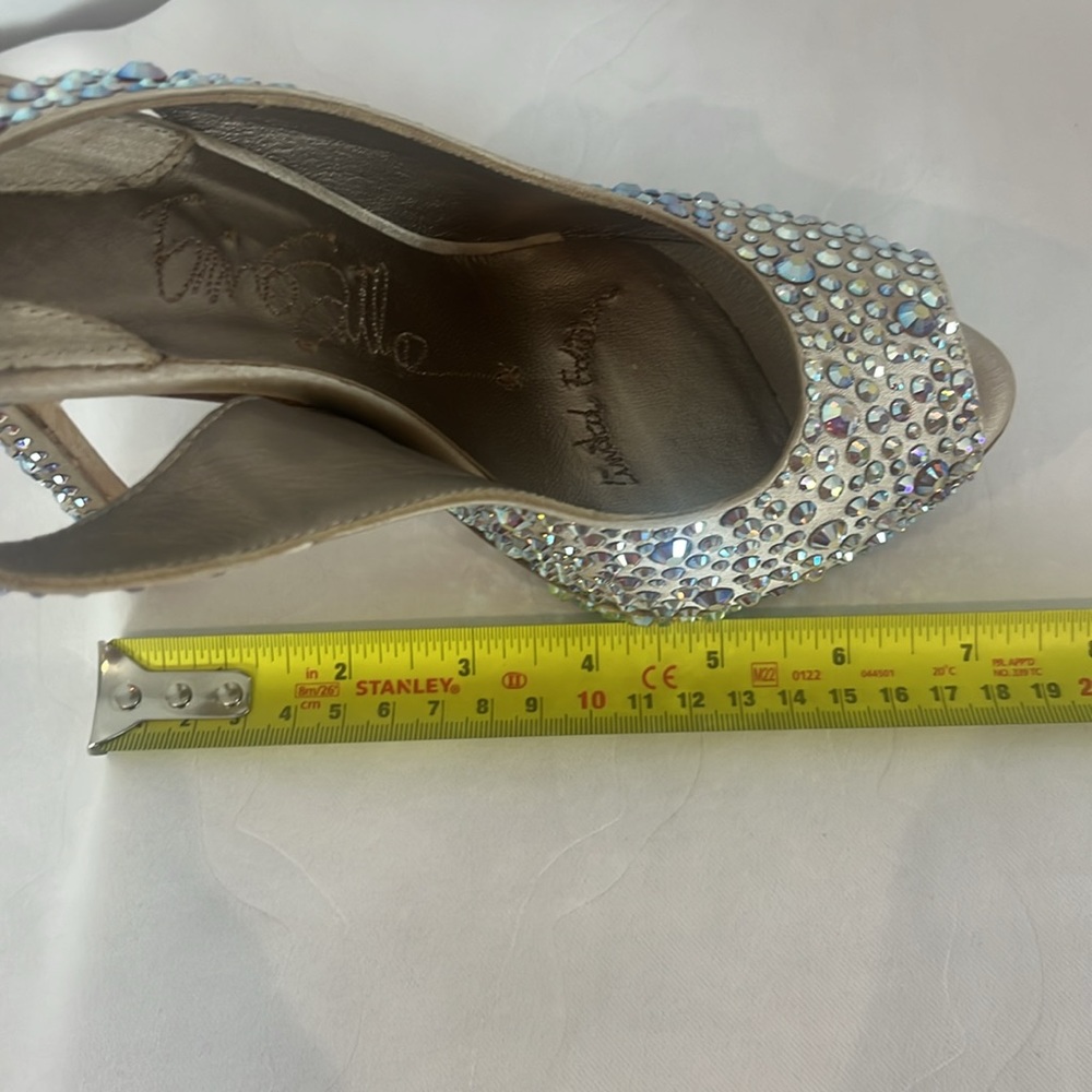 Le Silla Crystal Limited Platform Sandal - Picture 16 of 17